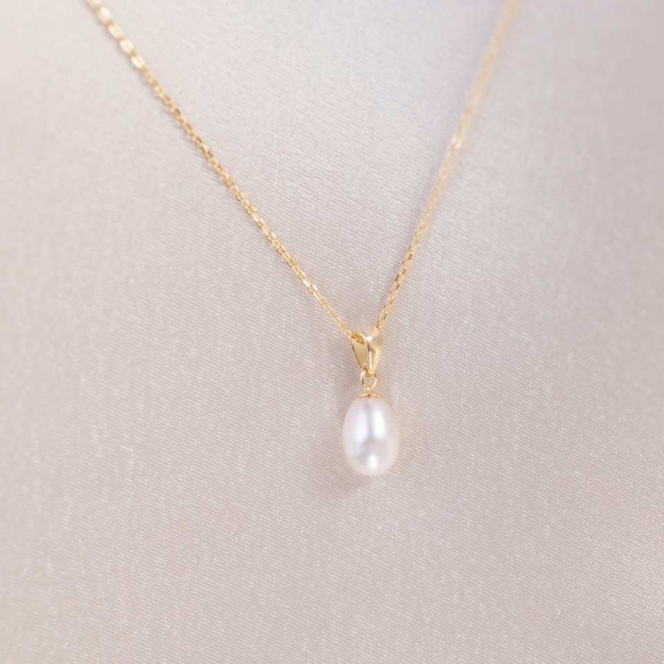 Aurielle Pearl Solitaire Gold Necklace