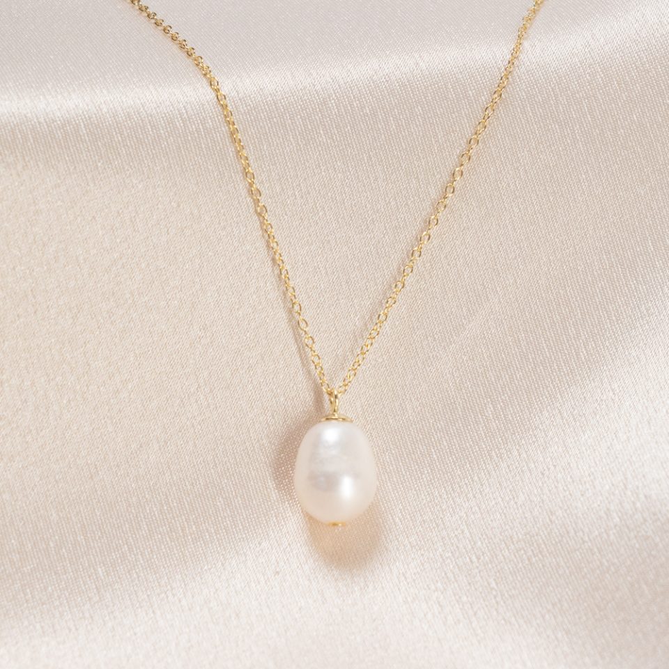 Floating Ivory Pearl Pendant Necklace